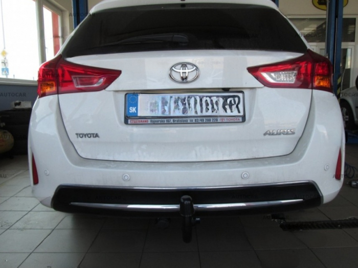 Carlig remorcare Toyota Auris combi 2013 - 2018 demontabil automat vertical marca Autohak [9]