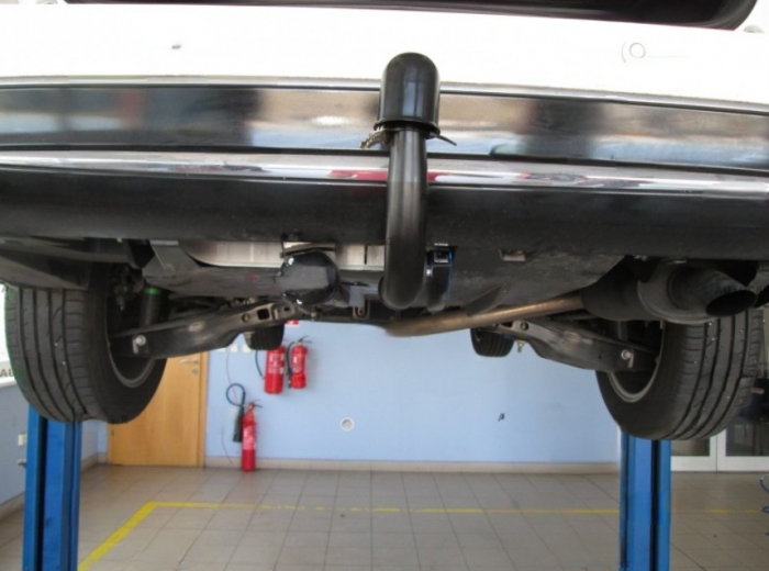 Carlig remorcare Toyota Auris combi 2013 - 2018 demontabil automat vertical marca Autohak [4]