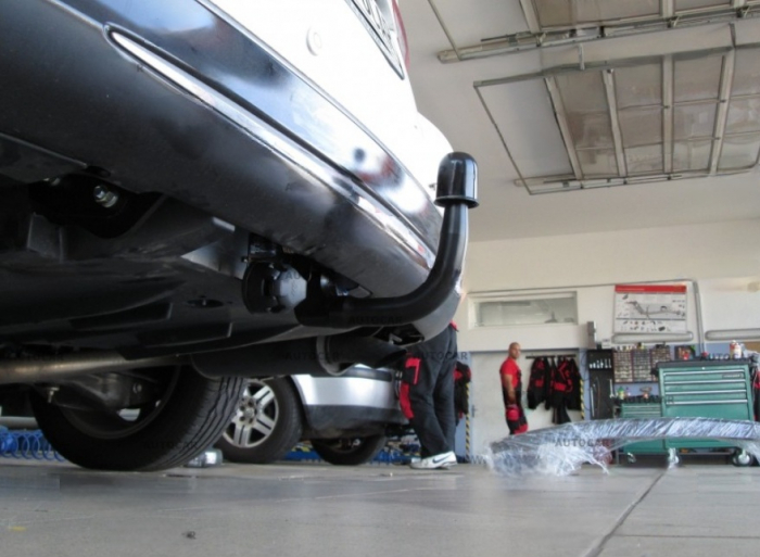Carlig remorcare Toyota Auris combi 2013 - 2018 demontabil automat vertical marca Autohak [5]