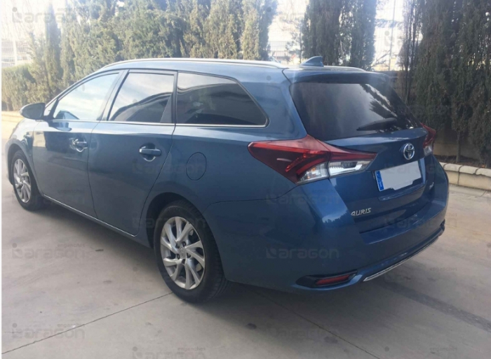 Carlig remorcare Toyota Auris combi hybrid 2013 - prezent demontabil automat vertical marca Aragon [7]