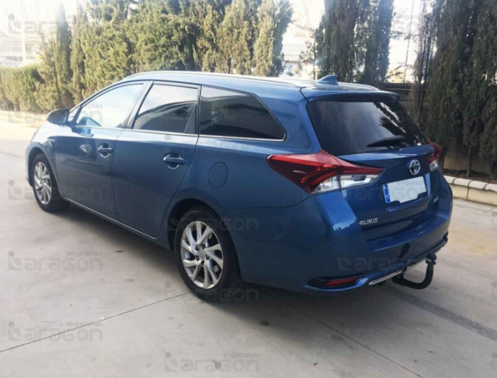 Carlig remorcare Toyota Auris combi hybrid 2013 - prezent demontabil automat vertical marca Aragon [4]