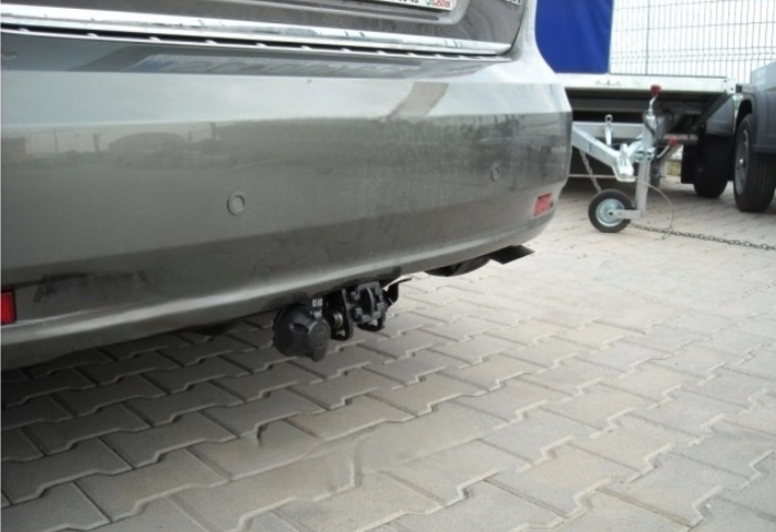 Carlig remorcare Toyota Avensis 4/5 usi dupa 2009 demontabil automat cu maneta marca Autohak [2]