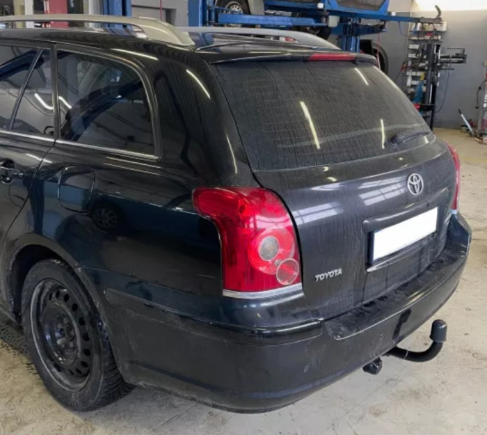 Carlig remorcare Toyota Avensis 4/5 usi 2003 - 2009 demontabil automat cu maneta marca Autohak [4]