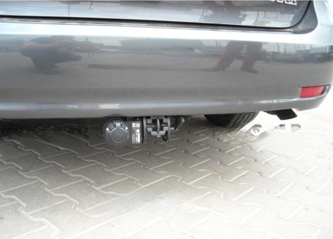 Carlig remorcare Toyota Avensis combi dupa 2009 demontabil automat cu maneta marca Autohak [2]