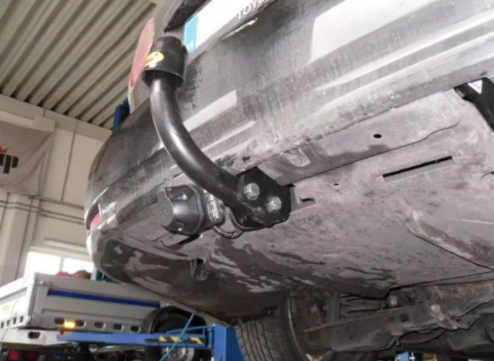 Carlig remorcare Toyota Avensis combi dupa 2009 marca Autohak [3]