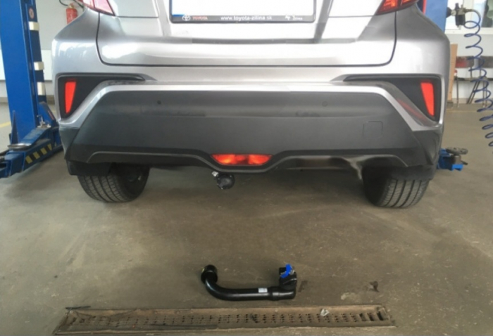 Carlig remorcare Toyota CH-R dupa 2016 demontabil automat vertical marca Autohak [6]