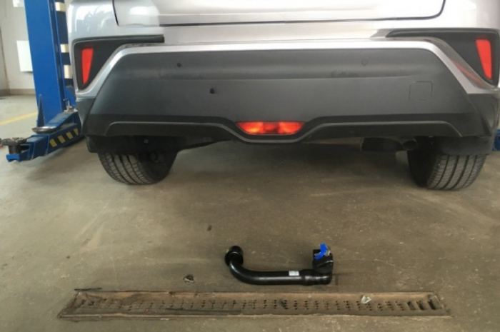 Carlig remorcare Toyota CH-R dupa 2016 demontabil automat vertical marca Autohak [5]