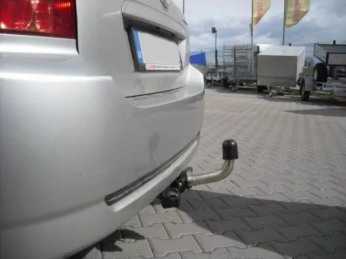 Carlig remorcare Toyota Corolla 3/5 usi 2002 - 2007 demontabil automat cu maneta marca Autohak [5]