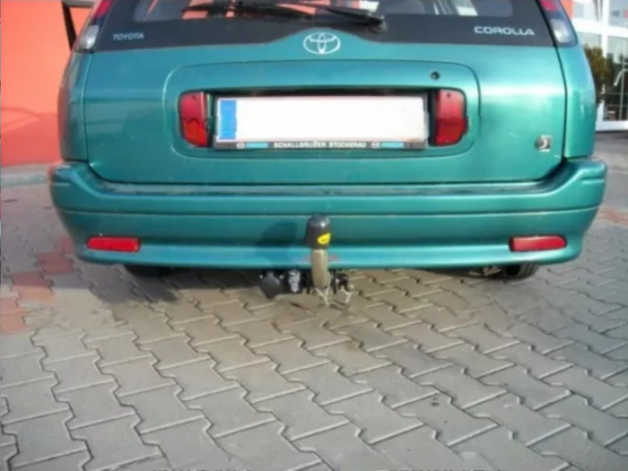 Carlig remorcare Toyota Corolla combi 1997 - 2001 demontabil automat cu maneta marca Autohak [2]