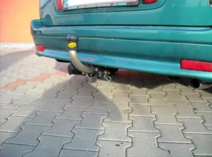 Carlig remorcare Toyota Corolla combi 1997 - 2001 demontabil automat cu maneta marca Autohak [4]