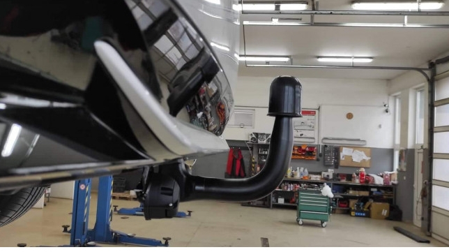 Carlig remorcare Toyota Corolla combi dupa 2019 demontabil automat vertical marca Autohak [5]