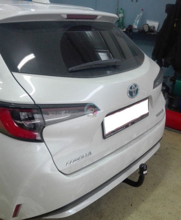 Carlig remorcare Toyota Corolla combi dupa 2019 demontabil automat vertical marca Autohak [10]