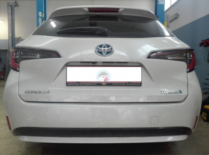 Carlig remorcare Toyota Corolla combi dupa 2019 demontabil automat vertical marca Autohak [8]