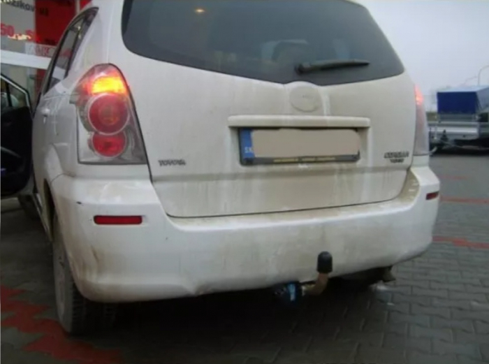 Carlig remorcare Toyota Corolla Verso dupa 2004 marca Autohak [2]