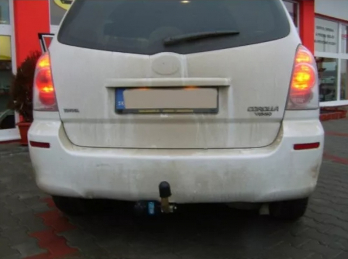 Carlig remorcare Toyota Corolla Verso dupa 2004 marca Autohak [3]