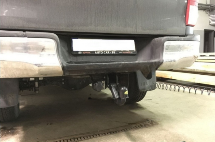 Carlig remorcare Toyota Hilux 4WD dupa 2016 demontabil automat cu maneta marca Autohak [4]