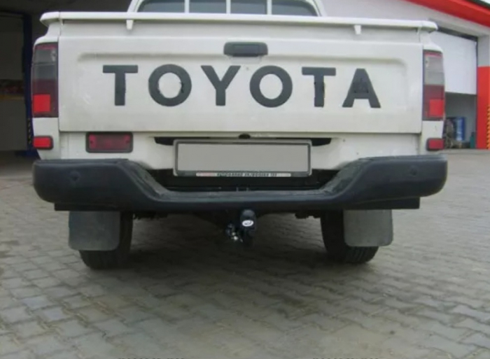 Carlig remorcare Toyota Hilux  cu treapta 1997-2004 marca Autohak [3]