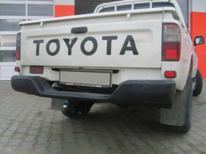 Carlig remorcare Toyota Hilux  cu treapta 1997-2004 marca Autohak [4]