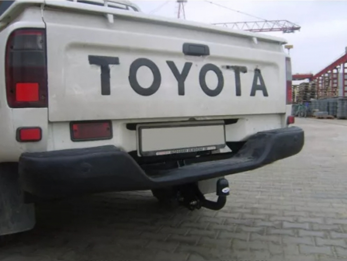 Carlig remorcare Toyota Hilux  cu treapta 1997-2004 marca Autohak [2]