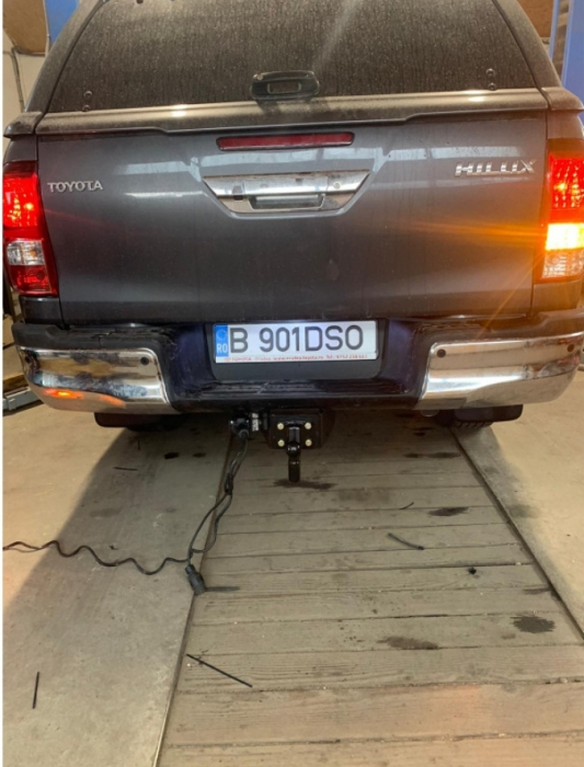 Carlig remorcare Toyota Hilux fabricata dupa 2016 marca Autohak [7]