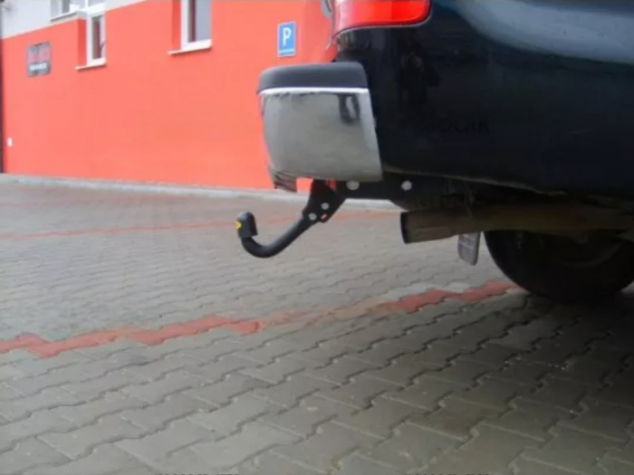 Carlig remorcare Toyota Hilux fara preechipare 4x4 2005-2009 marca Autohak [3]