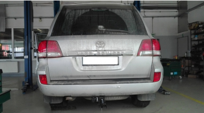 Carlig remorcare Toyota Land Cruiser V8 dupa 2007 demontabil automat cu maneta marca Autohak [2]