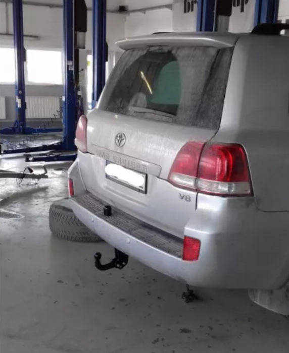 Carlig remorcare Toyota Land Cruiser V8 dupa 2007 marca Autohak [3]