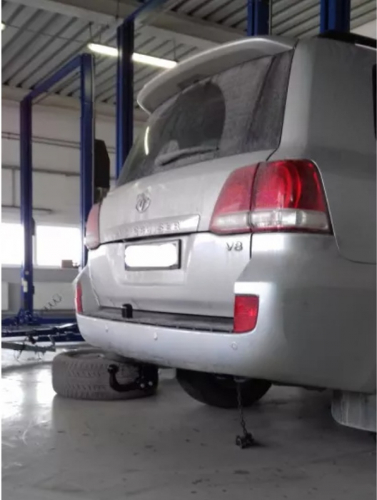 Carlig remorcare Toyota Land Cruiser V8 dupa 2007 marca Autohak [4]
