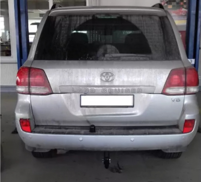 Carlig remorcare Toyota Land Cruiser V8 dupa 2007 marca Autohak [2]