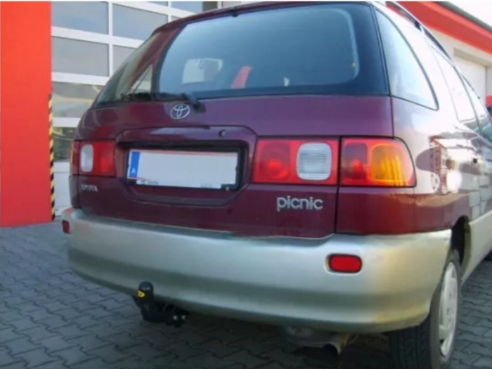 Carlig remorcare Toyota Picnic fabricata intre 1996 - 2001 marca Autohak [4]