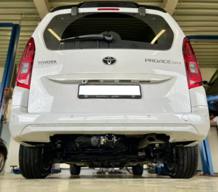 Carlig remorcare Toyota Proace Verso van 2016 -prezent demontabil automat cu maneta marca Autohak [7]