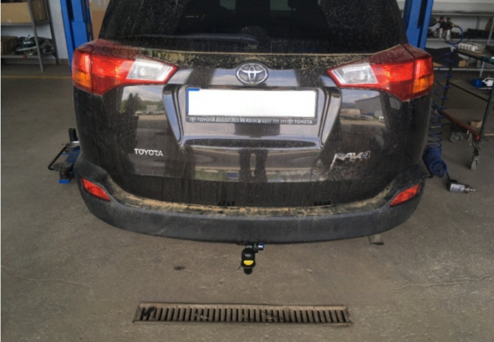 Carlig remorcare Toyota RAV 4 2013 - 2016 demontabil automat verticalmarca Autohak [11]