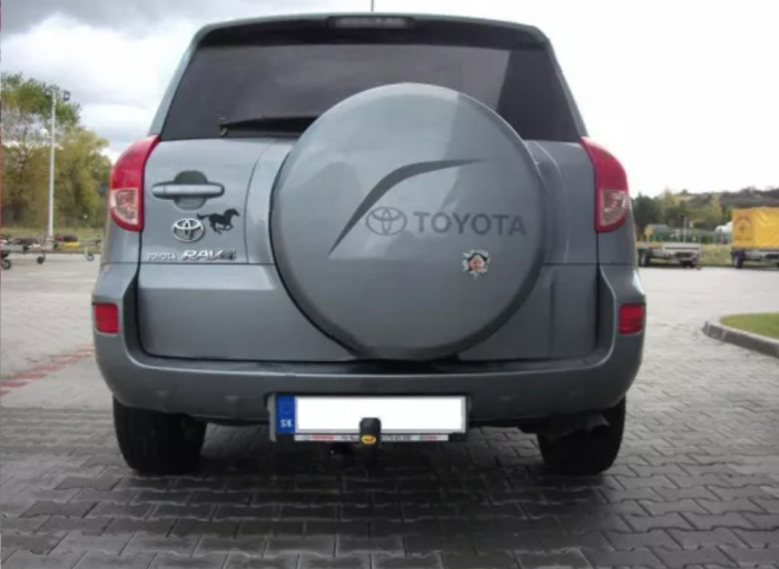 Carlig remorcare Toyota Rav 4 cu roata de rezerva pe usa din spate 2006-2009 marca Autohak [5]