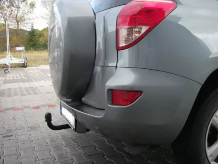 Carlig remorcare Toyota Rav 4 cu roata de rezerva pe usa din spate 2006-2009 marca Autohak [7]