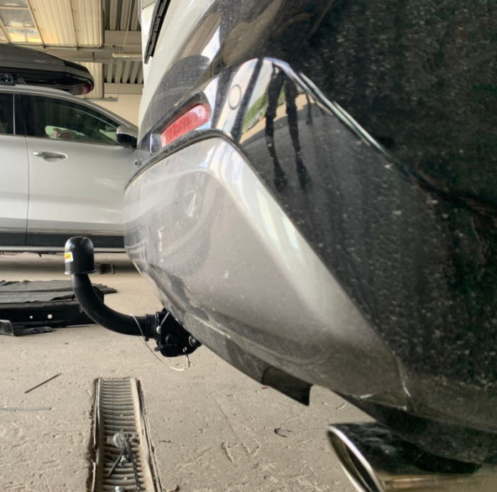 Carlig remorcare Toyota RAV 4 dupa 2019 demontabil automat cu maneta marca Autohak [4]