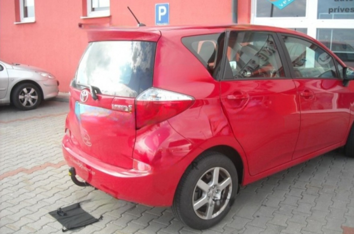 Carlig remorcare Toyota Verso S dupa 2011 demontabil automat cu maneta marca Autohak [6]