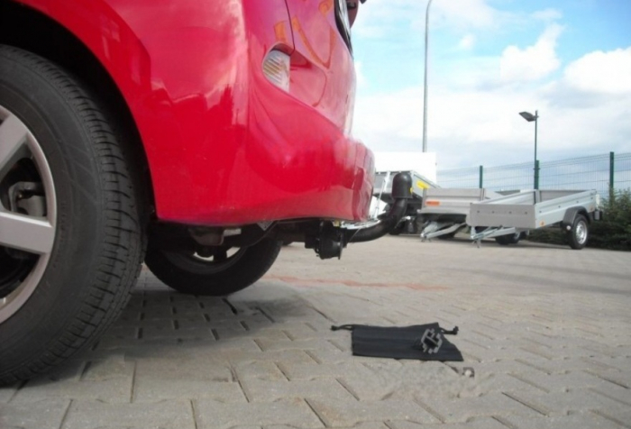 Carlig remorcare Toyota Verso S dupa 2011 demontabil automat cu maneta marca Autohak [7]
