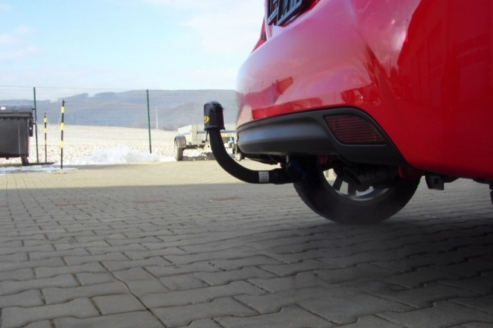 Carlig remorcare Toyota Yaris 3/5 usi dupa 2014 demontabil automat vertical marca Autohak [4]