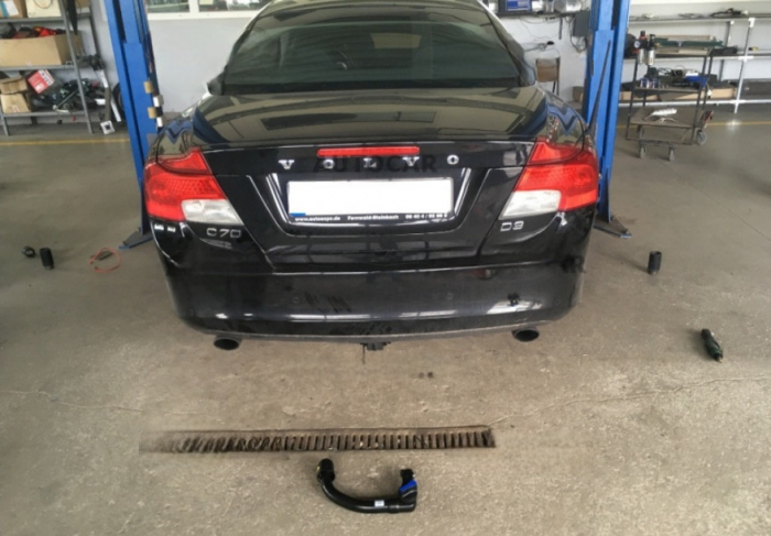 Carlig remorcare Volvo C70 cabrio 2006 - 2013 demontabil automat vertical marca Autohak [4]