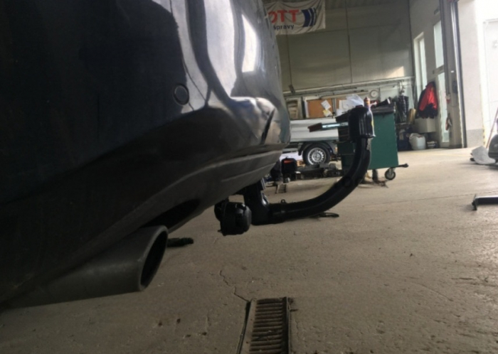 Carlig remorcare Volvo C70 cabrio 2006 - 2013 demontabil automat vertical marca Autohak [7]