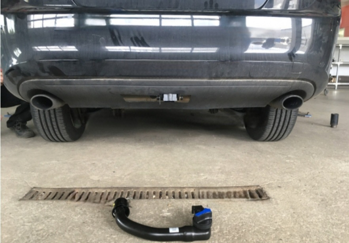 Carlig remorcare Volvo C70 cabrio 2006 - 2013 demontabil automat vertical marca Autohak [6]