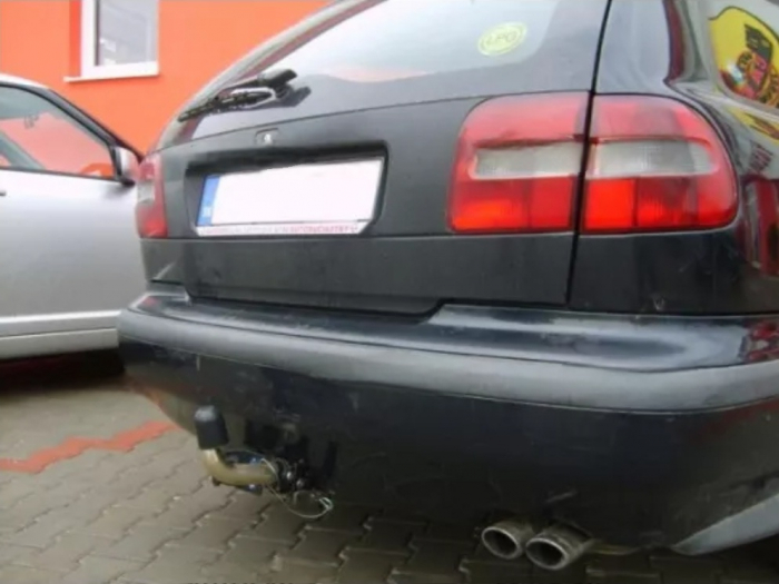 Carlig remorcare Volvo V40 1996 - 2000 demontabil automat cu maneta marca Autohak [4]