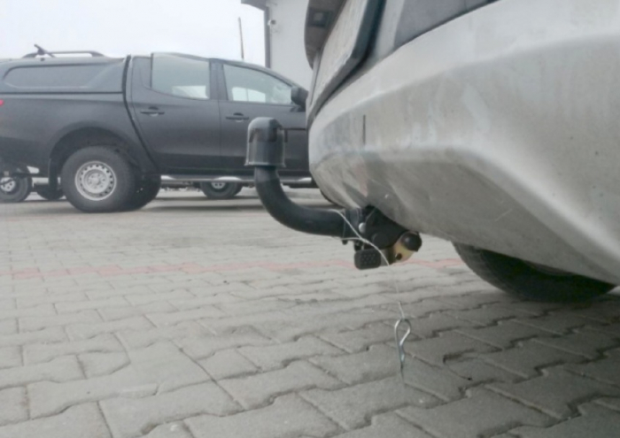 Carlig remorcare Volvo V40 5 usi dupa 2012 demontabil automat cu maneta marca Autohak [9]