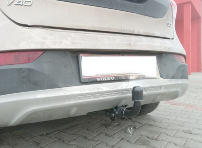 Carlig remorcare Volvo V40 5 usi dupa 2012 demontabil automat cu maneta marca Autohak [3]