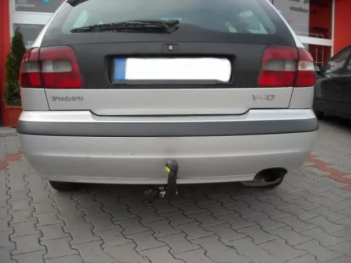 Carlig remorcare Volvo V40 combi 2000 - 2004 marca Autohak [3]
