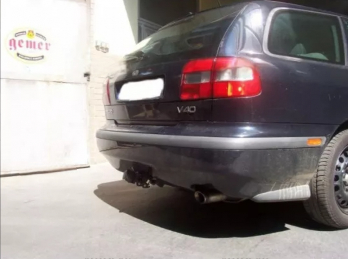 Carlig remorcare Volvo V40 dupa 2000 demontabil automat cu maneta marca Autohak [4]