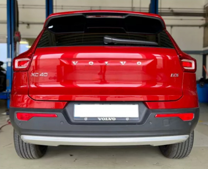 Carlig remorcare Volvo XC40 dupa 2017 vertical cu cheie marca Autohak [7]