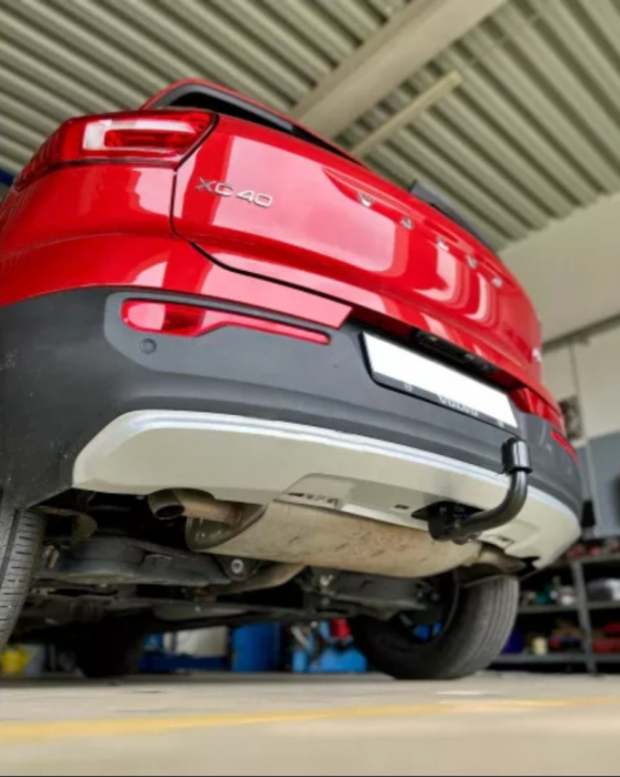 Carlig remorcare Volvo XC40 dupa 2017 vertical cu cheie marca Autohak [6]
