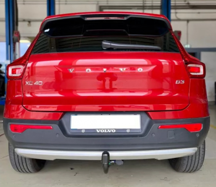 Carlig remorcare Volvo XC40 dupa 2017 vertical cu cheie marca Autohak [4]