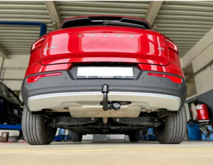 Carlig remorcare Volvo XC40 dupa 2017 vertical cu cheie marca Autohak [5]